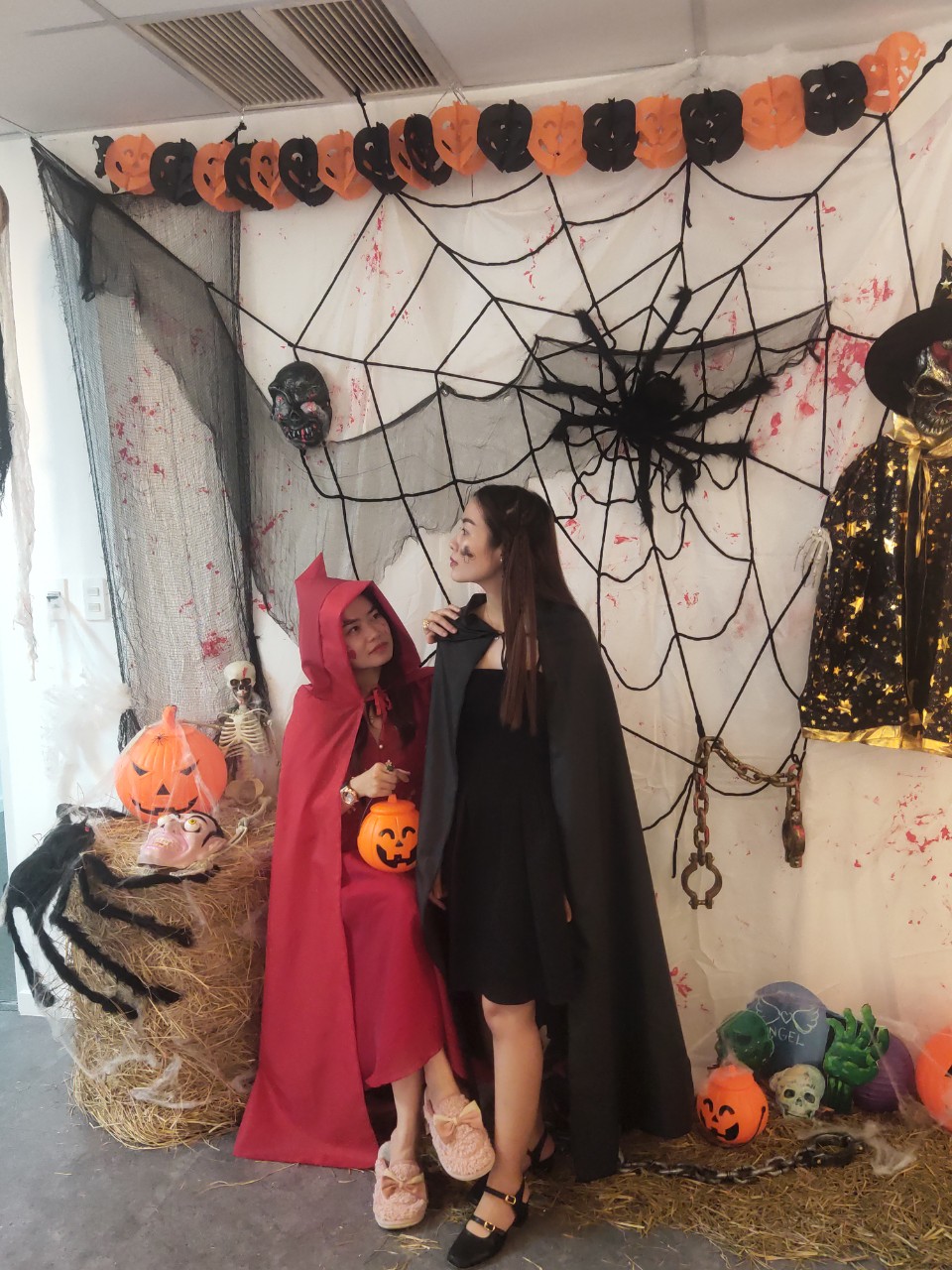 bán đồ trang trí halloween